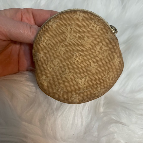 2006 authentic Louis Vuitton small coin pouch - Picture 5 of 16